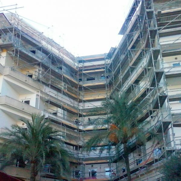 Remodelación de fachadas en Hotel Garonda en Playa de Palma de Mallorca Andamios