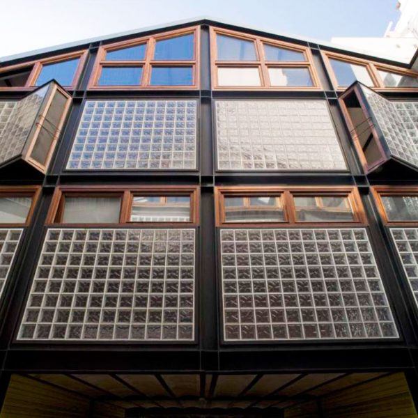 Barnizado de Persianas en fachada residencial del Cine Dore Mallorca