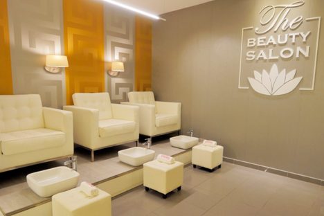 colocación de papel pintado en palma de mallorca para diseñadora