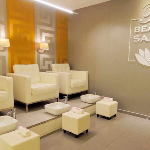 colocación de papel pintado en palma de mallorca para diseñadora